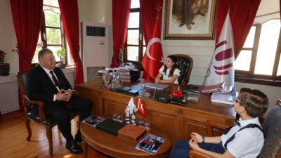 Cumhuriyet Meydanı’nda başlayan ve 12 Eylül Stadı’nda devam eden kutlamalarla