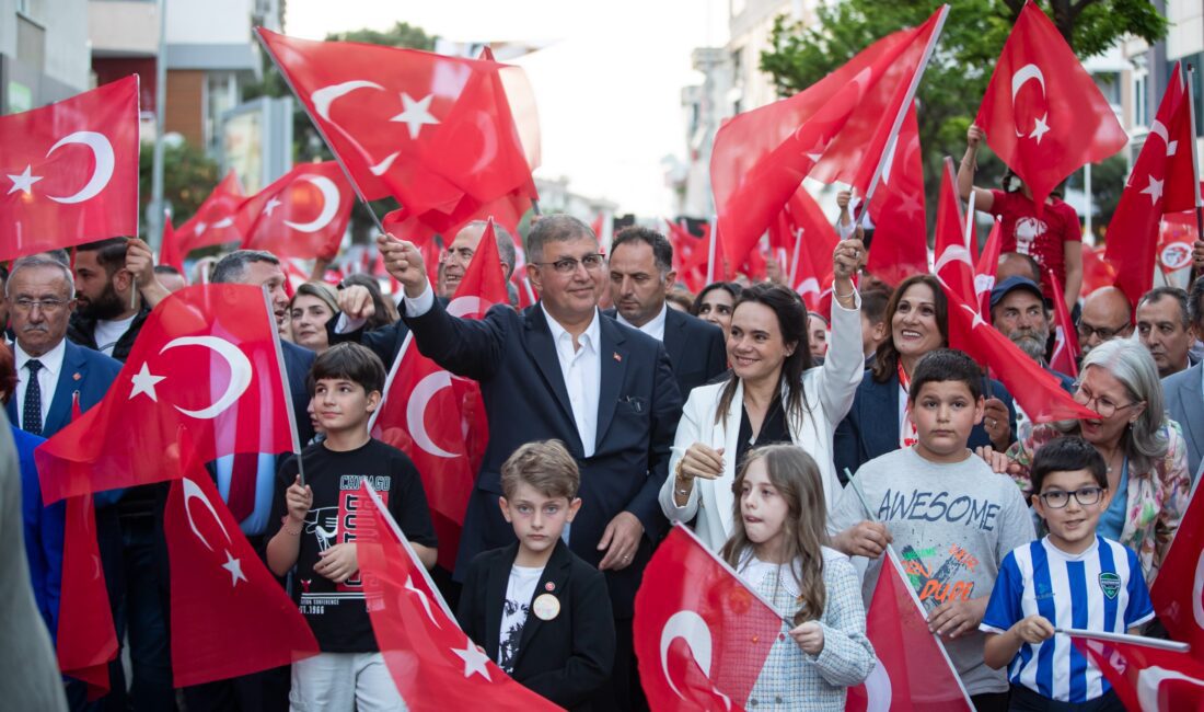 23 Nisan coşkusu İzmir’de sokaklara taştı İzmir Büyükşehir Belediye Başkanı Dr. Cemil Tugay, eşi Öznur Tugay'la