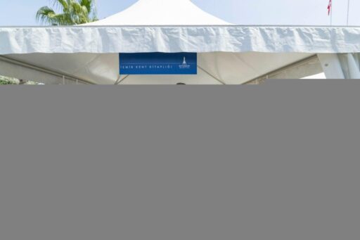 İzmir Büyükşehir Belediyesi’nin yeni kent kültürü dergisi yayın hayatına başladı.