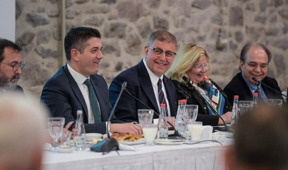 İzmir Büyükşehir Belediye Başkanı Dr. Cemil Tugay, İzmir Ekonomik Kalkınma