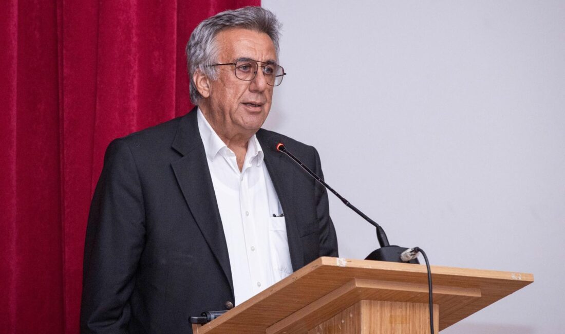 İzmir Büyükşehir Belediye Başkanı Dr. Cemil Tugay, Foça’nın eski belediye