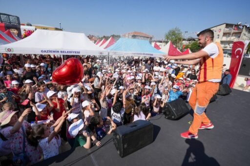 Gaziemir’i 23 Nisan coşkusu sardı