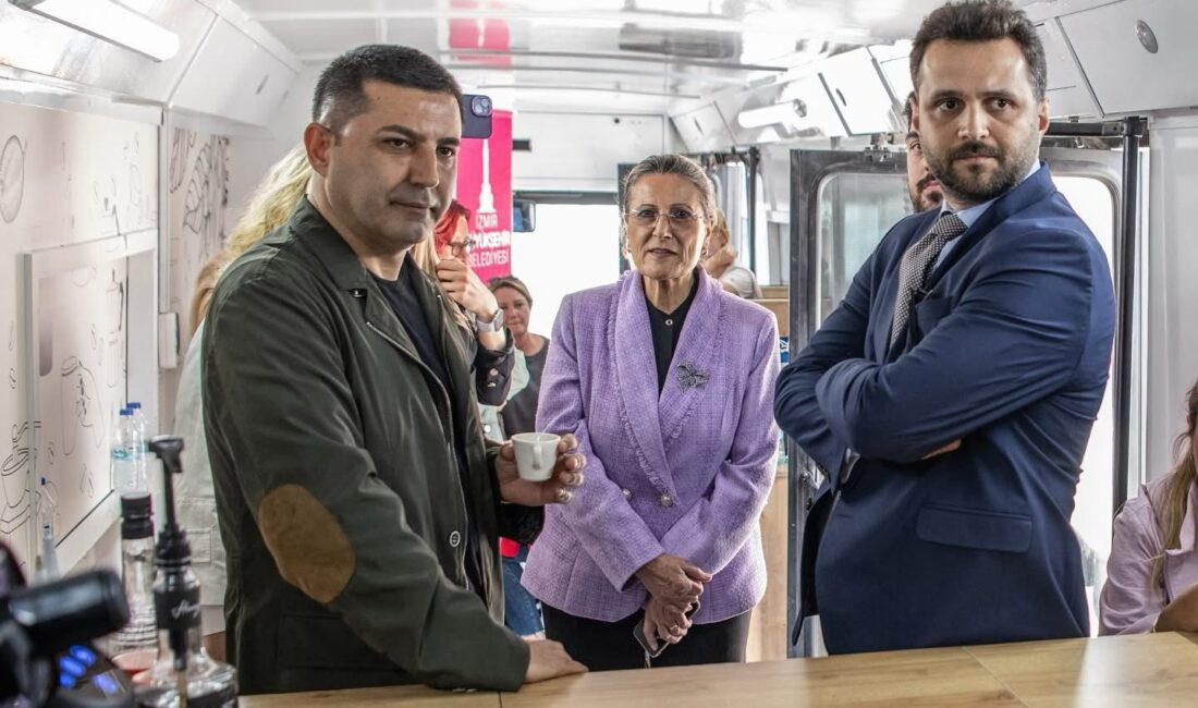 İzmir Büyükşehir Belediyesi Meslek Fabrikası’nın gençlere kahve hazırlama ve sunma