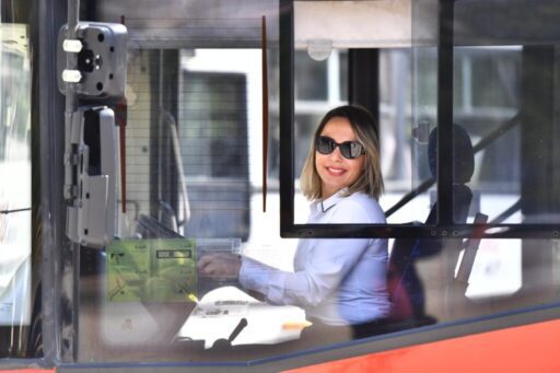 İzmir Büyükşehir Belediyesi ESHOT Genel Müdürlüğü’nün, kadın şoför istihdamını artırmak