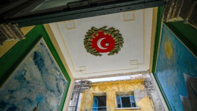 İzmir Büyükşehir Belediyesi’nin, Basmane Hatuniye Meydanı yakınında yer alan tarihi