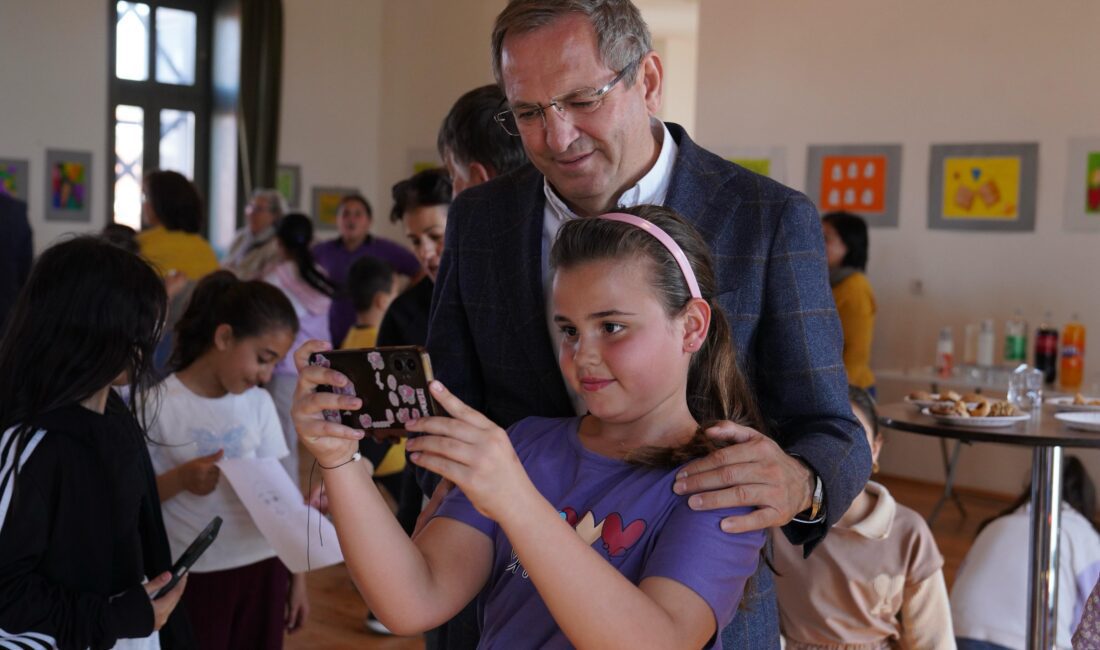 Ayvalık Belediyesi bünyesinde faaliyet gösteren Zeytin Çekirdekleri, çocuklara özel hazırladığı