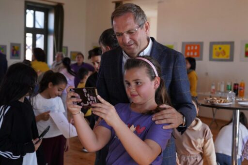 Ayvalık Belediyesi bünyesinde faaliyet gösteren Zeytin Çekirdekleri, çocuklara özel hazırladığı