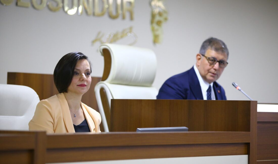 İzmir Büyükşehir Belediye Başkanı Dr. Cemil Tugay, ilçelerde yaşanan sorunları