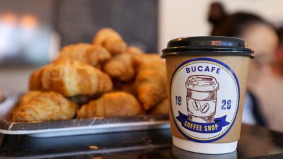 Buca Belediyesi Bucafe 1928, bütçe dostu fiyatları ve lezzetli kahveleriyle