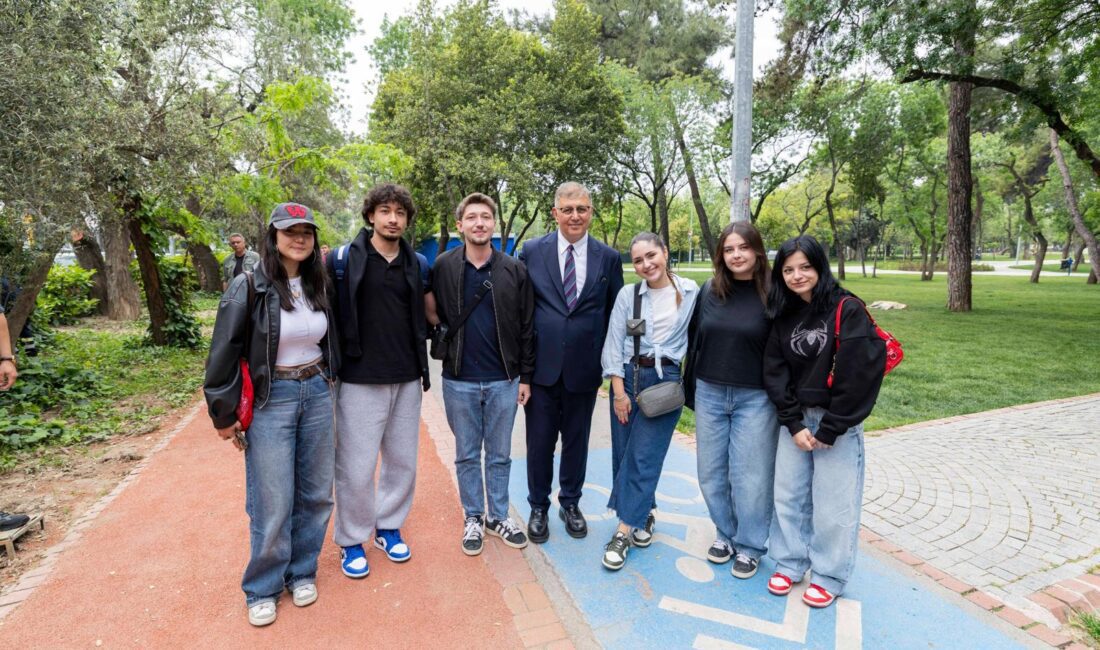 Saha turunda esnafından öğrencisine 7’den 70’e Bucalılar,  Hasanağa Bahçesi’ndeki büyük
