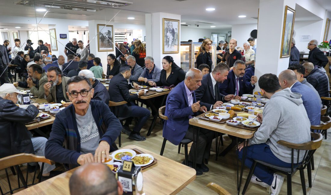 Buca Belediye Başkanı Mimar Görkem Duman, ilçedeki üçüncü Kent Lokantası’nı