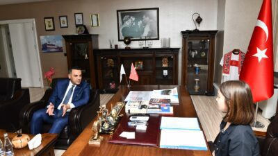 Çiğli Belediye Başkanı Onur Emrah Yıldız, başkanlık koltuğunu bir günlüğüne