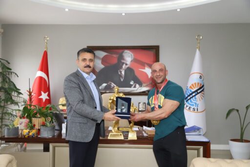 "Şampiyonlar Şampiyonu" Yılmaz Acar, Başkan Kırgöz’e vermiş olduğu desteklerden dolayı