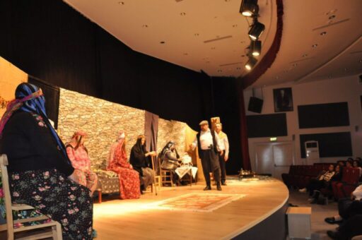 Ege Üniversitesi Toplum Ruh Sağlığı hastalarından tiyatro performansı