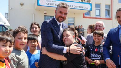 Şehit Mesut Taşar Ortaokulu'nu ziyaret eden Buca Belediye Başkanı Mimar