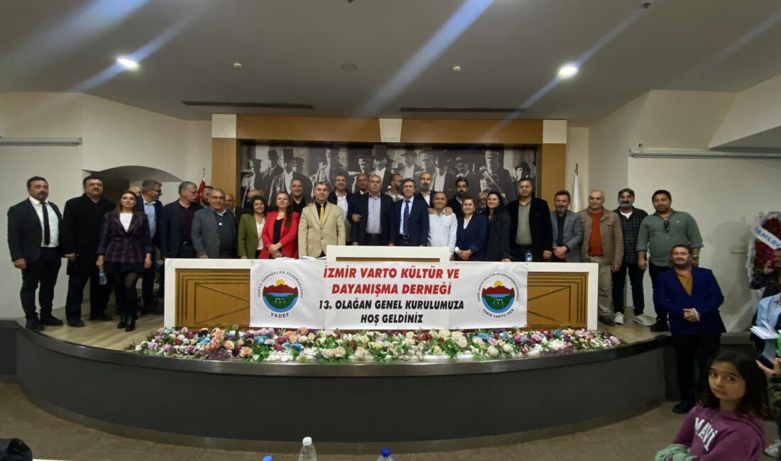 İzmir Varto-Der’de yeni başkan Ayhan Baytekin ve ekibi oldu İzmir Varto Kültür ve Dayanışma Derneği’nin 13. Genel Kurulu Yaklaşık