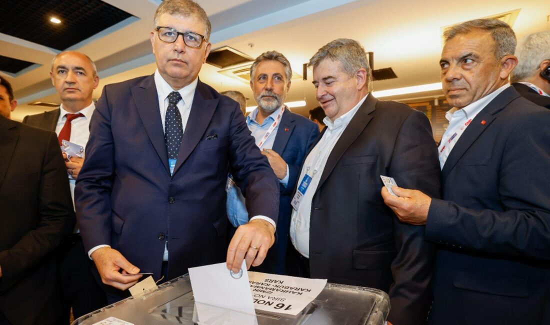 Dr. Cemil Tugay,  21’inci Olağanüstü CHP Kurultayı’na katıldı. 19 Mayıs’ta