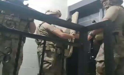 İzmir'in Buca, Torbalı ve Seferihisar ilçelerinde çeteye yönelik operasyonda 12