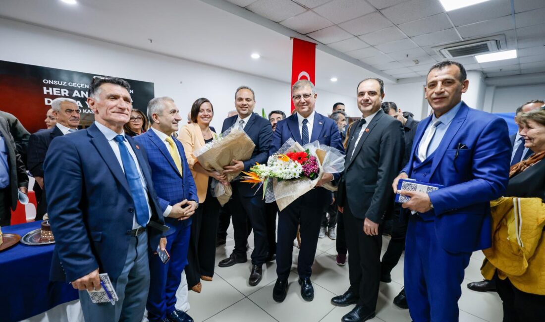 Karabağlar kentsel dönüşüm mağdurları için komisyon kurulacak 58 mahallenin ihtiyaçlarını muhtarlardan dinleyen Başkan Tugay, ilçede özellikle kentsel