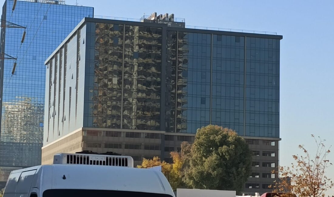 Konak ilçesi Halkapınar mevkii'inde yer alan ONUK plaza isimli işhanı