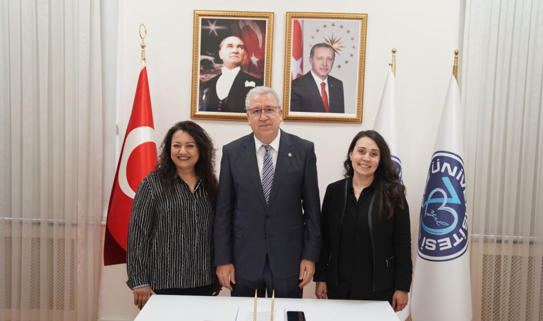 Prof. Dr. Şenay Şanlıer, Doç. Dr. Güliz Ak Demiroz ve