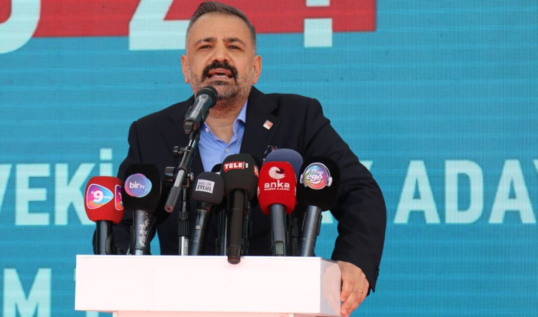 İzmir Büyükşehir Belediye Başkanı Cemil Tugay, CHP Lideri Özgür Özel'in