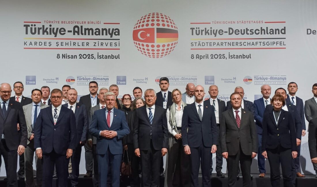 Tugay: Demokrasi tehdit altında İzmir Büyükşehir Belediye Başkanı Dr. Cemil Tugay, Türkiye Belediyeler Birliği