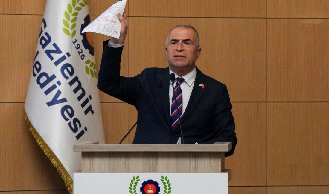 Gaziemir Belediyesi’nin faaliyet raporu oy çokluğuyla onaylandı Başkanı Ünal Işık, ekonomik kriz ve bütçe kesintileri nedeniyle hizmet