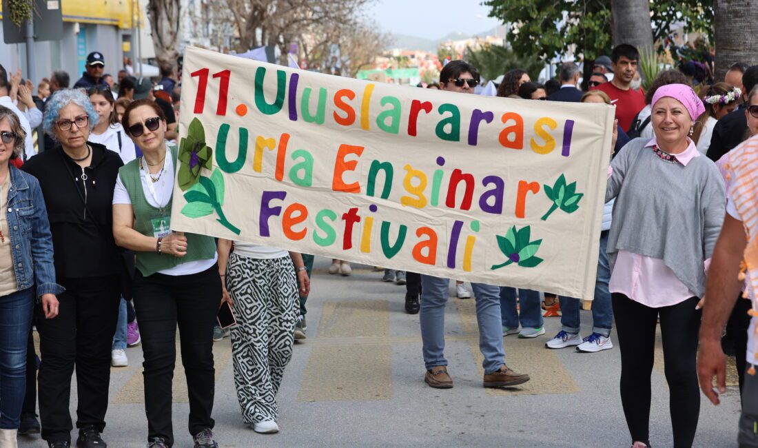 Festival sona erdi, 230 bin enginar satıldı 11. Uluslararası Urla Enginar Festivali 3 günlük bir lezzet şöleni