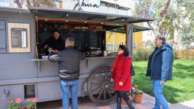 Buca Belediyesi’nin uygun fiyatlarla hizmet verdiği Buca1923 Fayton Kafe, vatandaşlardan