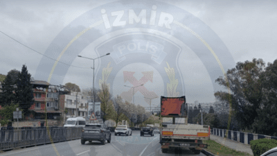 İzmir’in Konak ilçesi Yeşildere Caddesi’nde, Bornova istikametine doğru Buca Köprü