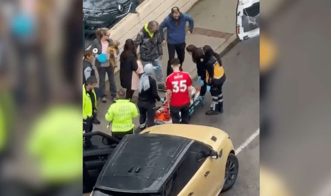 İzmir’in Karşıyaka ilçesi Mavişehir’de, şiddetli yağmurun etkisiyle kontrolden çıkan bir