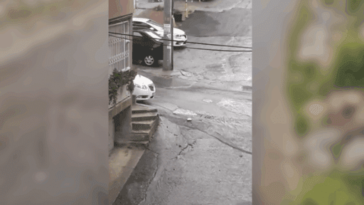 İzmir’in Bayraklı ilçesi 1639. Sokak’ta, etkili olan sağanak yağışın ardından