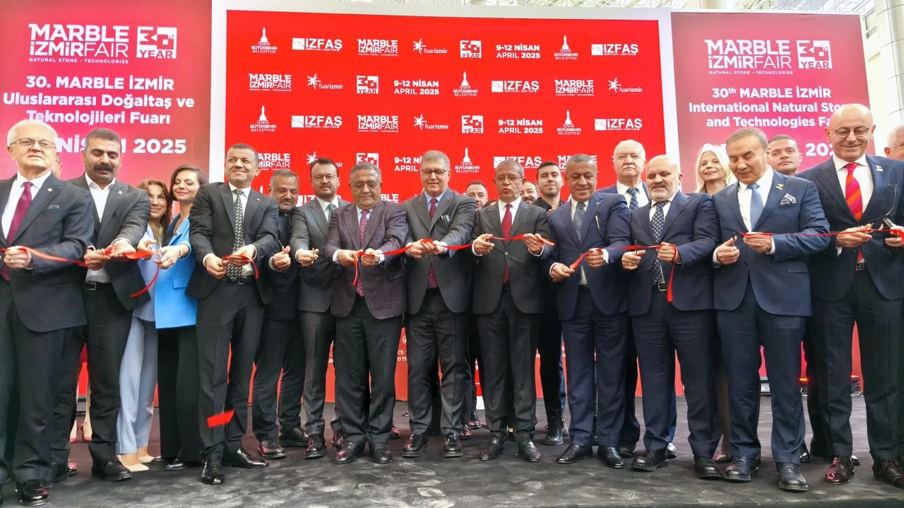 Temelleri 1989 yılında Kültürpark'ta “İzmir Mermer Günleri 89” adıyla atılan,