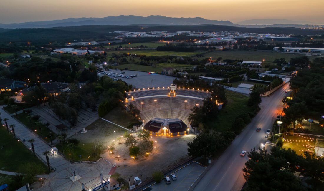 Buca Belediyesi Zeki & Metin Amfi Tiyatro, yenilenen yüzü ile