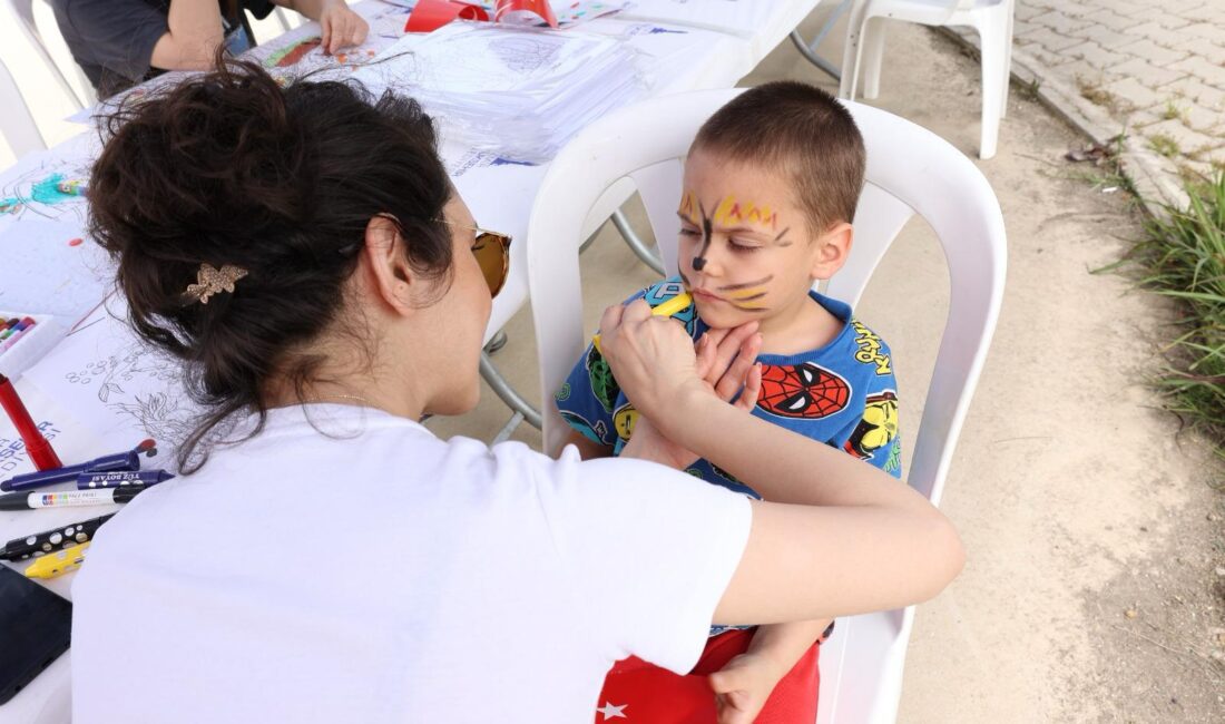 İzmirli kadınlar, İzmir Büyükşehir Belediyesi tarafından başlatılan “Sıcak Çaylar, Güçlü