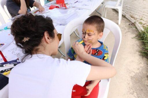 İzmirli kadınlar, İzmir Büyükşehir Belediyesi tarafından başlatılan “Sıcak Çaylar, Güçlü