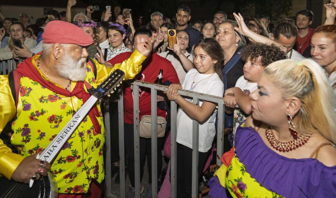 İzmir Büyükşehir Belediyesi, baharın başlangıcının, doğanın uyanışının sembolü Hıdırellez’i Kültürpark’ta