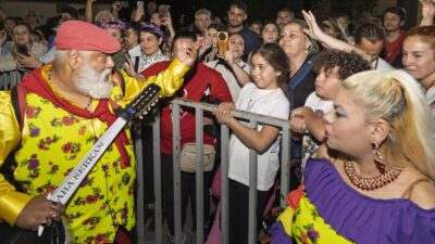 İzmir Büyükşehir Belediyesi, baharın başlangıcının, doğanın uyanışının sembolü Hıdırellez’i Kültürpark’ta