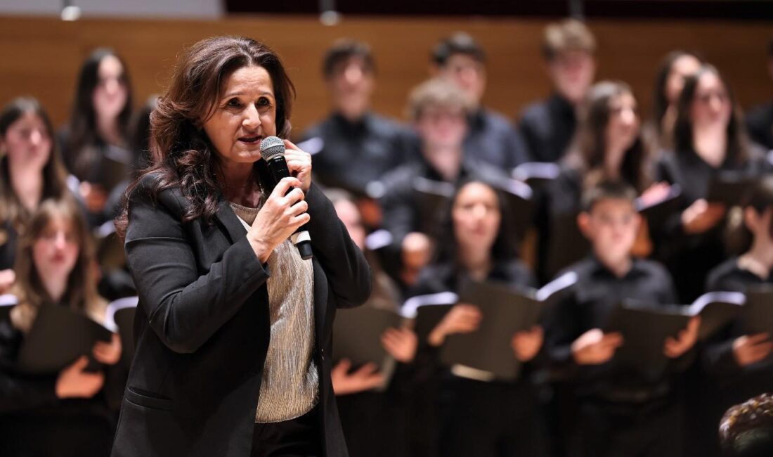 Tolga Taviş yönetimindeki İzmir Büyükşehir Belediyesi Ahmed Adnan Saygun Senfoni