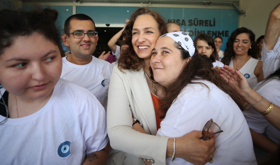 Karşıyaka Belediyesi tarafından toplumsal farkındalığa katkı sunmak amacıyla düzenlenen Engelliler