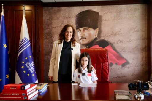 Karşıyaka Belediyesi, 23 Nisan’da Başkan Yıldız Ünsal’ın temsili olarak makamını