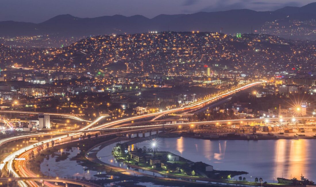 İzmir Büyükşehir Belediyesi’nin akıllı kent vizyonu doğrultusunda “İzmir’in Dijital İkizi”