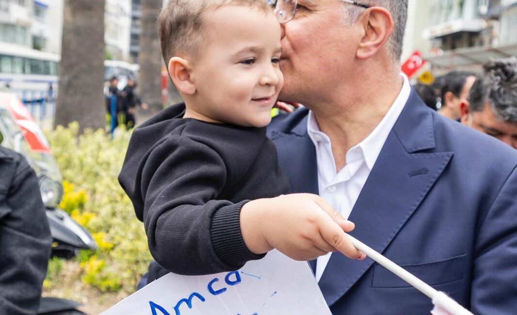 İzmir Büyükşehir Belediye Başkanı Dr. Cemil Tugay, tüm İzmirlileri 19