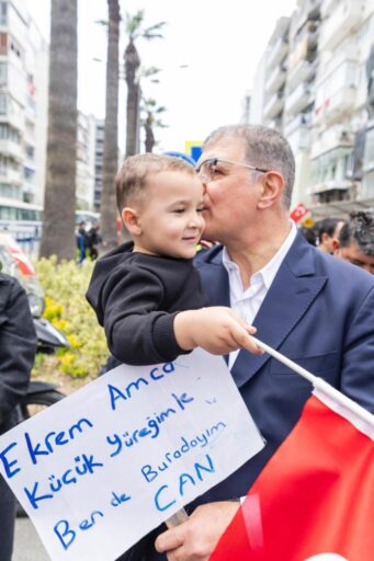İzmir Büyükşehir Belediye Başkanı Dr. Cemil Tugay, tüm İzmirlileri 19