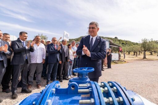 İzmir Büyükşehir Belediye Başkanı Dr. Cemil Tugay, çiftçiye can suyu