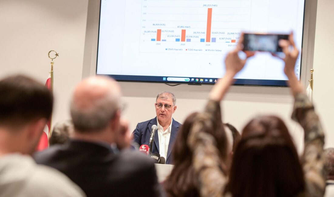 İzmir Büyükşehir Belediye Başkanı Dr. Cemil Tugay, basın mensupları ile