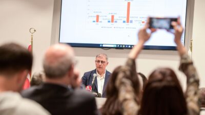 İzmir Büyükşehir Belediye Başkanı Dr. Cemil Tugay, basın mensupları ile