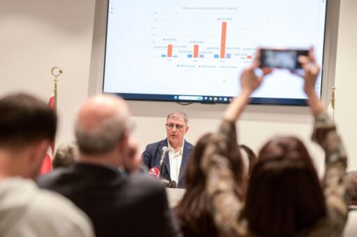 İzmir Büyükşehir Belediye Başkanı Dr. Cemil Tugay, basın mensupları ile