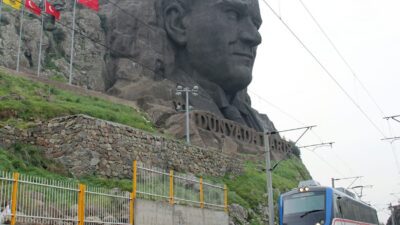 İzmir Büyükşehir Belediyesi’ne bağlı ESHOT, İZULAŞ, İZDENİZ, Metro ve Tramvay
